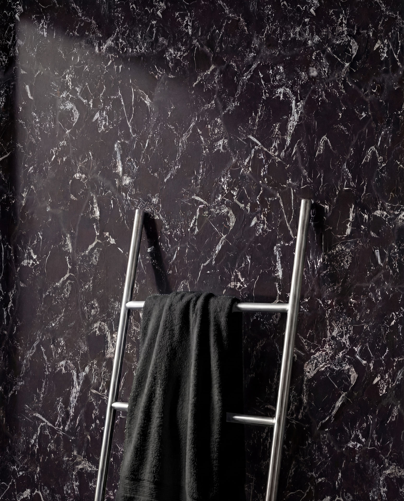 Nero Luxe Wall Panel, Dark Marble Bathroom Scene